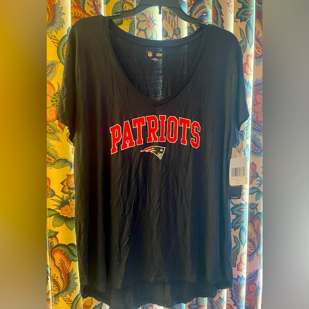 NWT- 🏈 WOMENS NFL PATRIOTS 🏈
OFFICIAL LICENSED MERCHANDISE